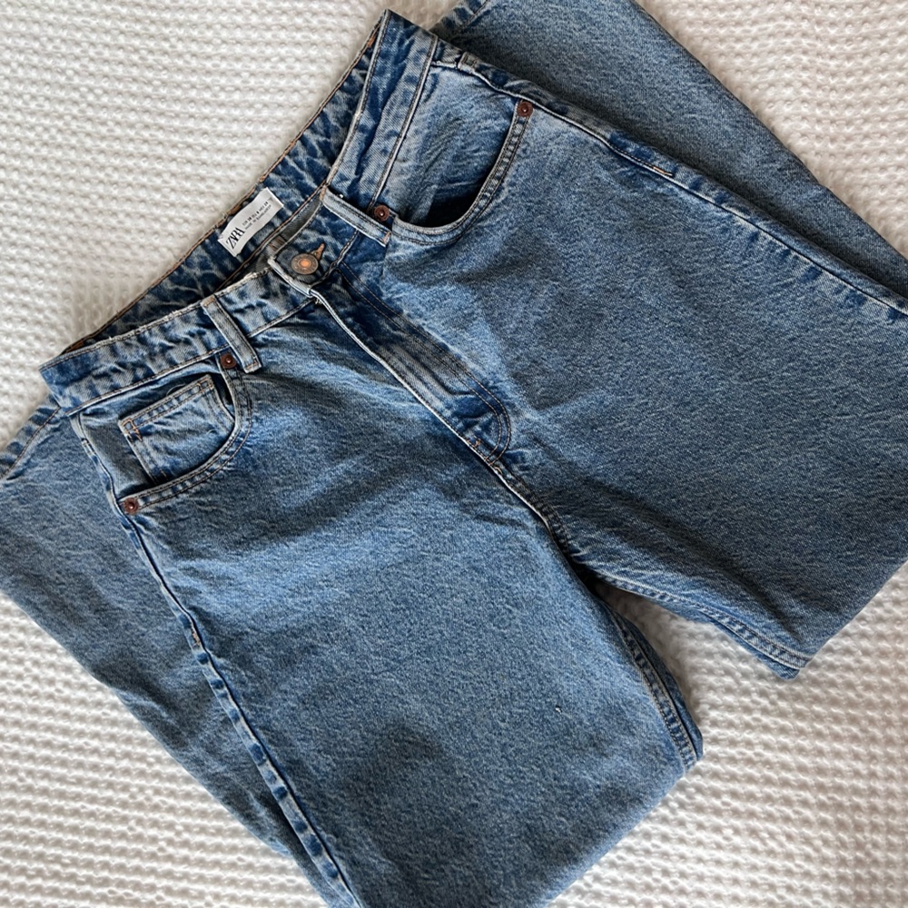 LIKE NEW - ZARA Light Wash Mom Jeans
